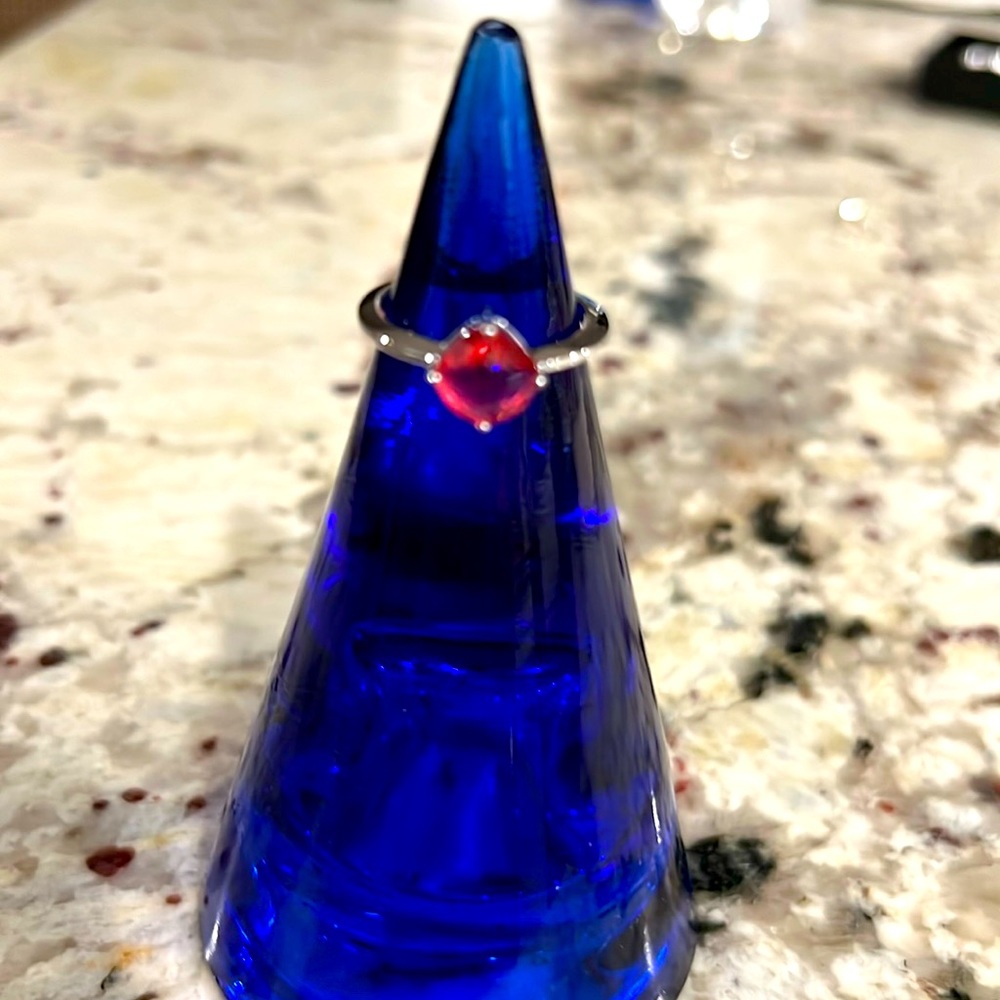 Beautiful pink crystal stone ring ~ size 71/4